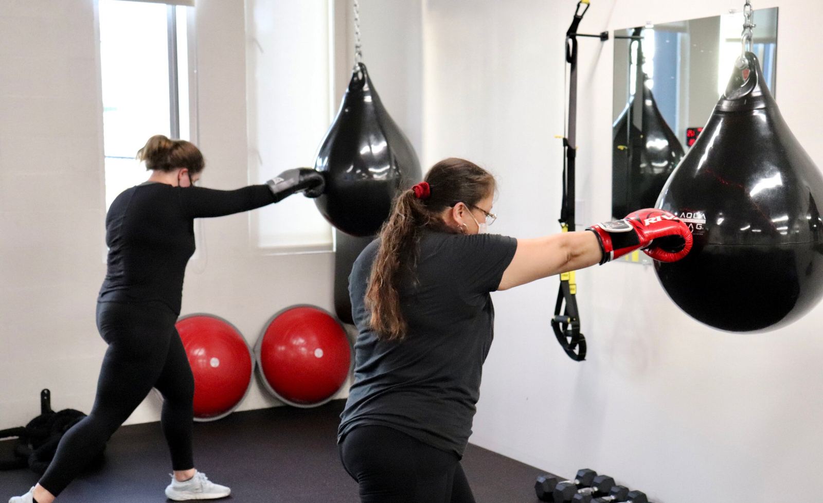Clients training on the floor at Elite Fitness Hawaii in Honolulu